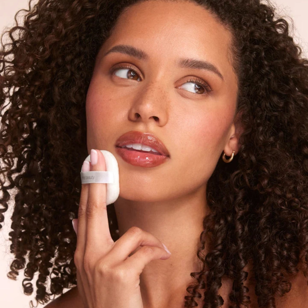 Translucent Setting Powder: What It Is and How to Use It Correctly